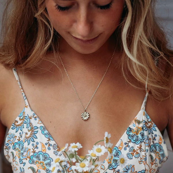 golden-daisy-necklace-bloom-